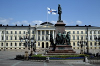 Флаг Финляндии на Правительственном Дворце, Хельсинки